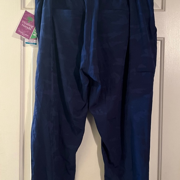 Healing hands Tate jogger scrub pants xlp.  Blue camo - subdued tasteful pattern - Picture 4 of 6